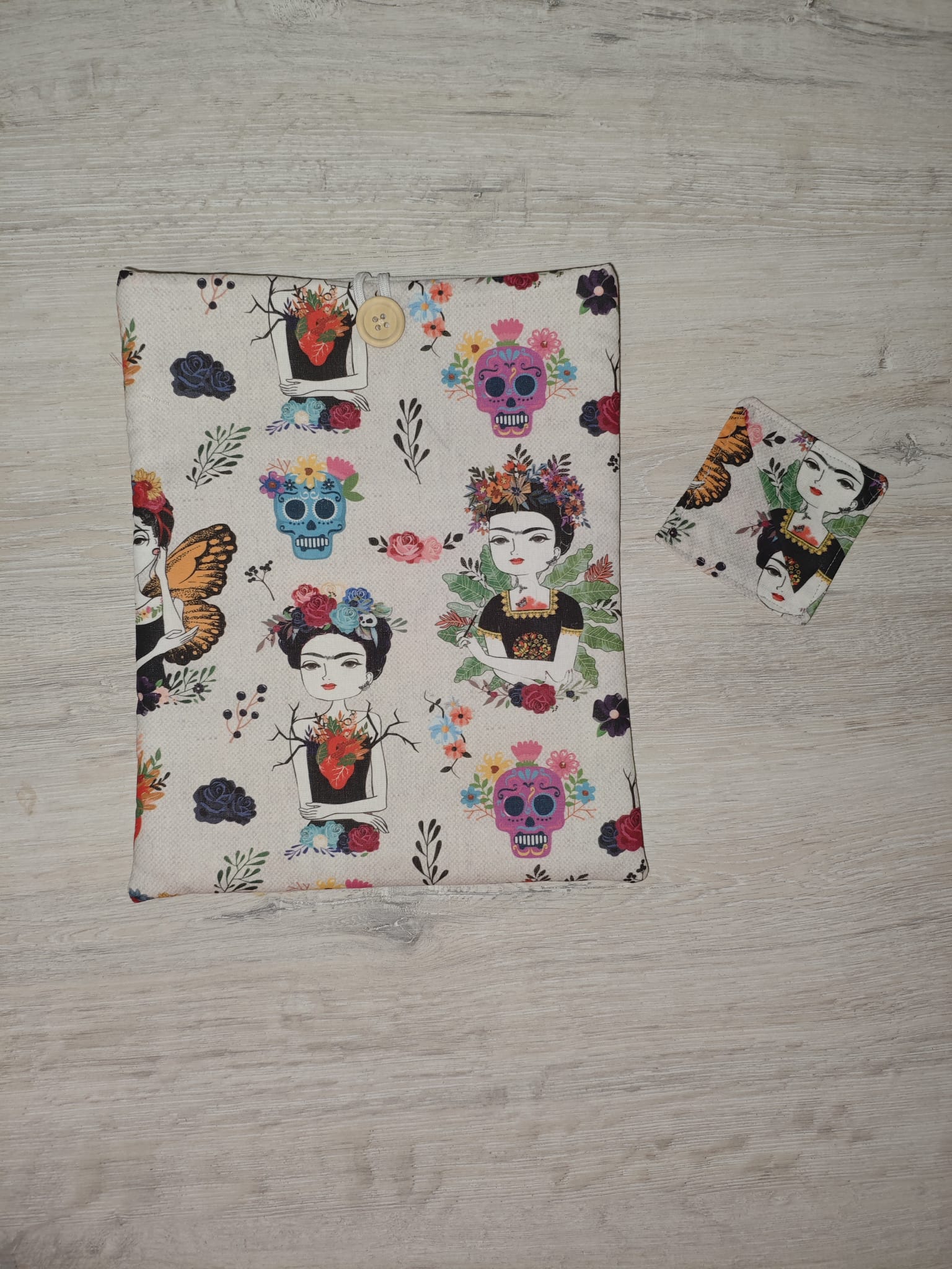 Funda de libro y marcapáginas